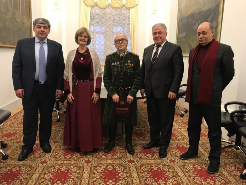 El jefe de estado de la república de Kabardino-Balkaria recibió al pintor Emérito de KBR Muhadin Kishev